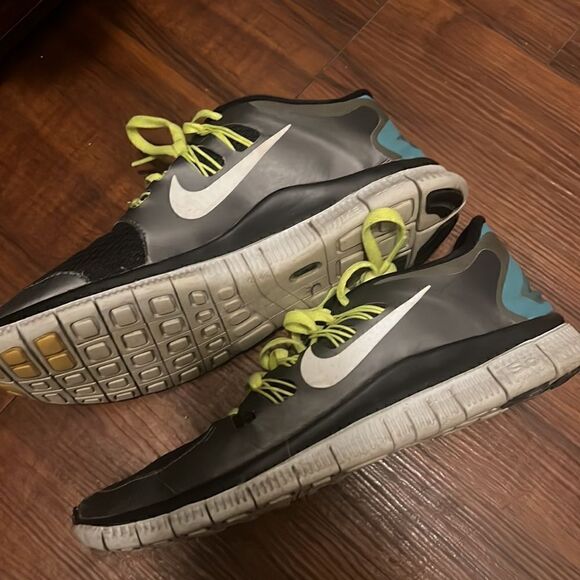 Women’s Nike Free Black Great Condition Running Sneaker - Neon Laces - 8.5 - Picture 2 of 4